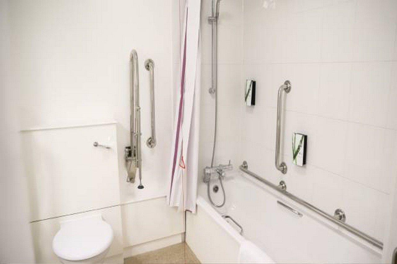 Premier Inn Chippenham Экстерьер фото