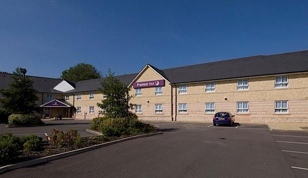 Premier Inn Chippenham Экстерьер фото